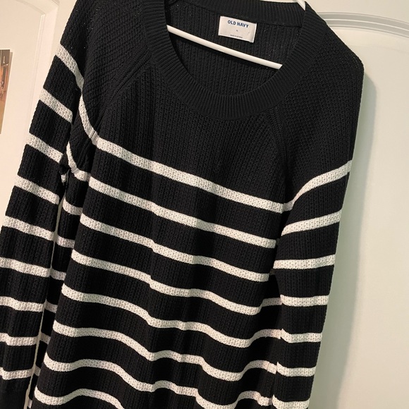 Old navy XL sweater. Like brand new - Picture 2 of 3
